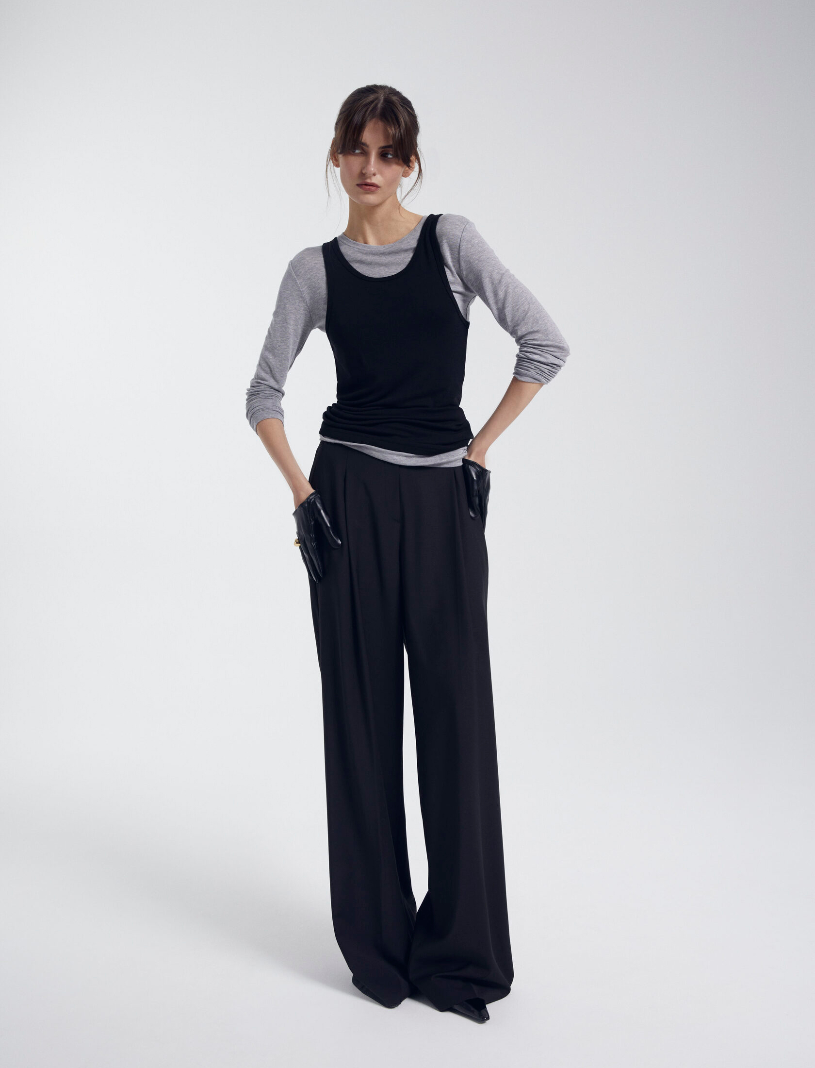 Брюки с защипами свободного кроя