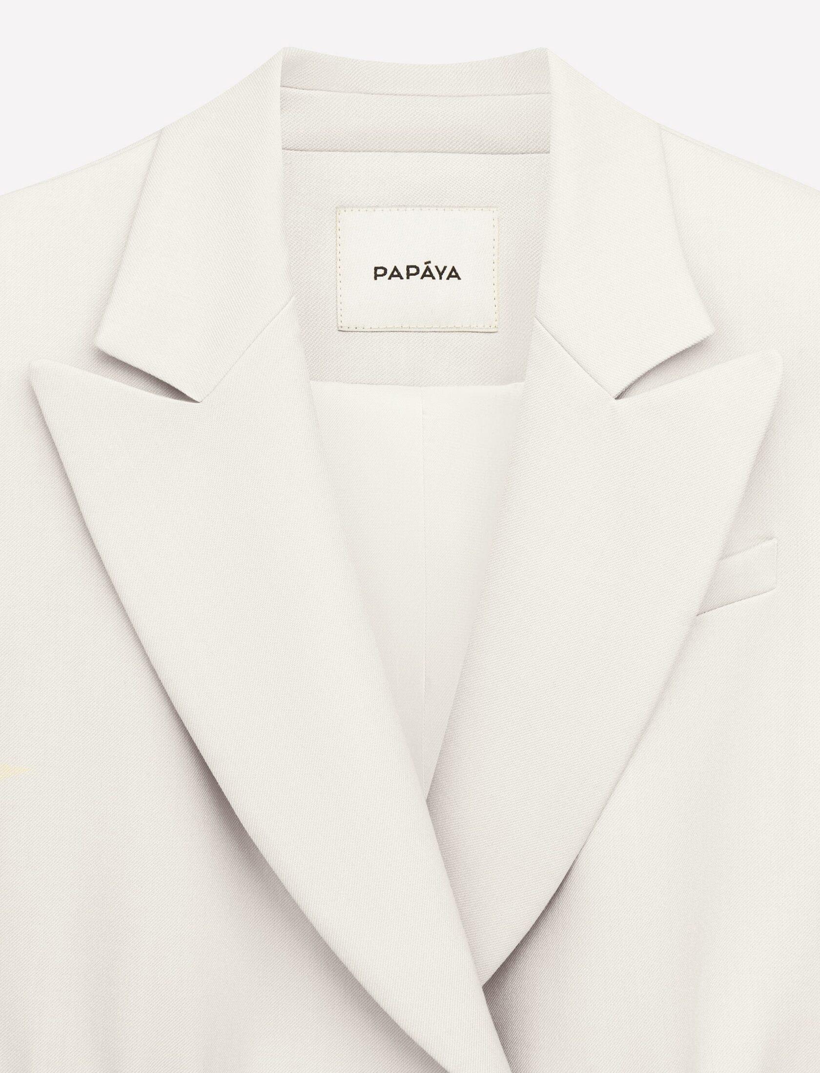 Двубортный жакет с акцентом на талии