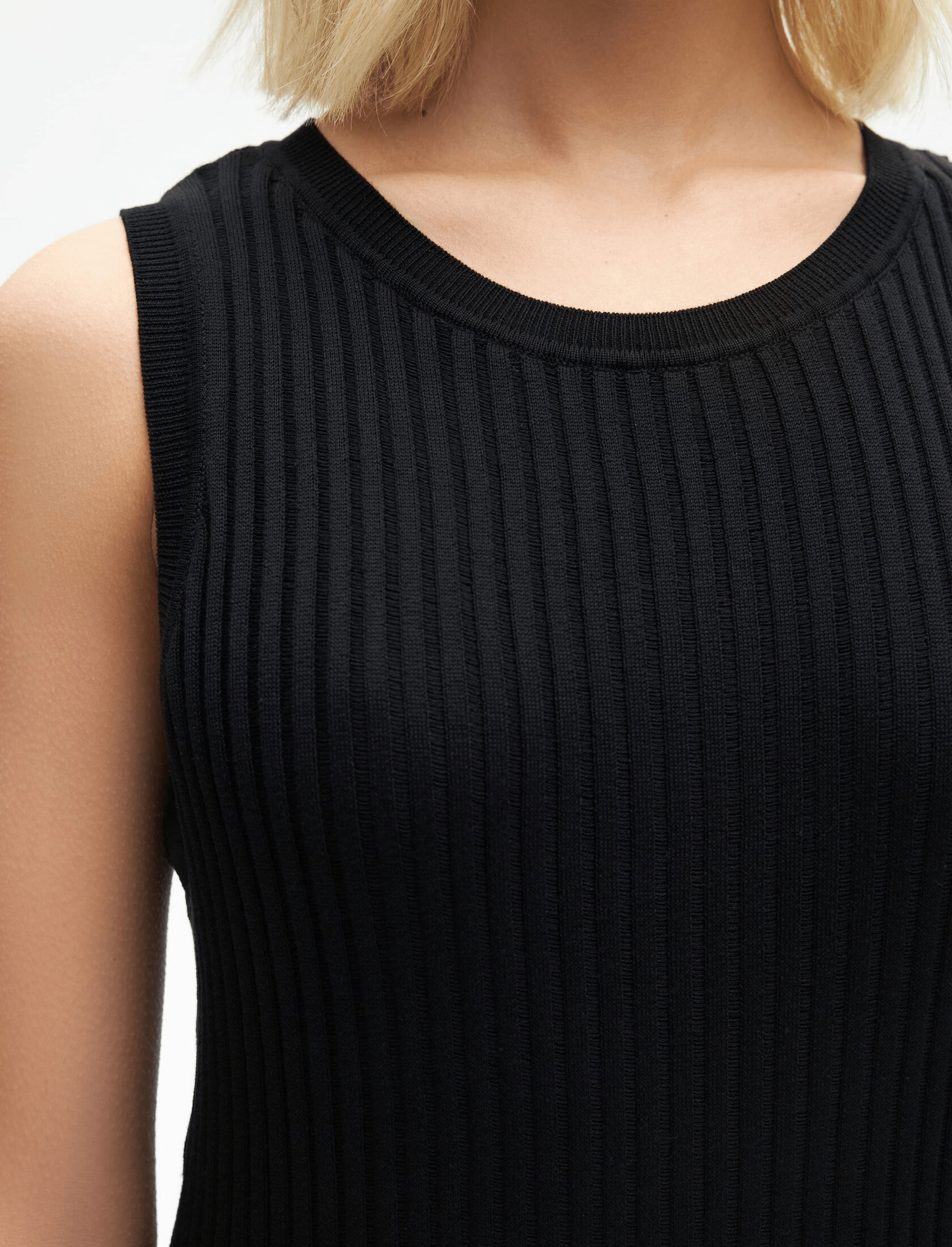 Трикотажное платье черного цвета