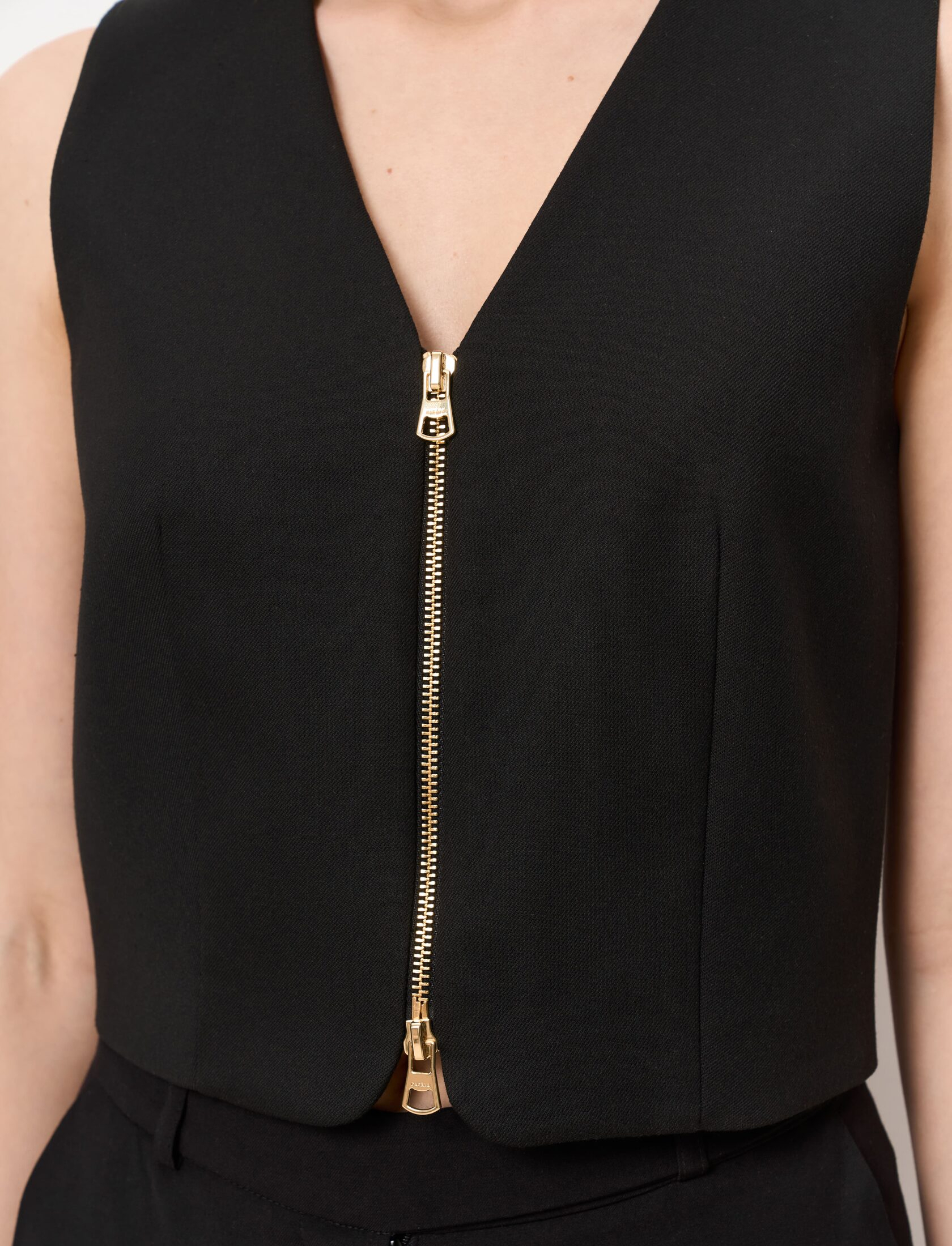 Костюмный жилет на молнии