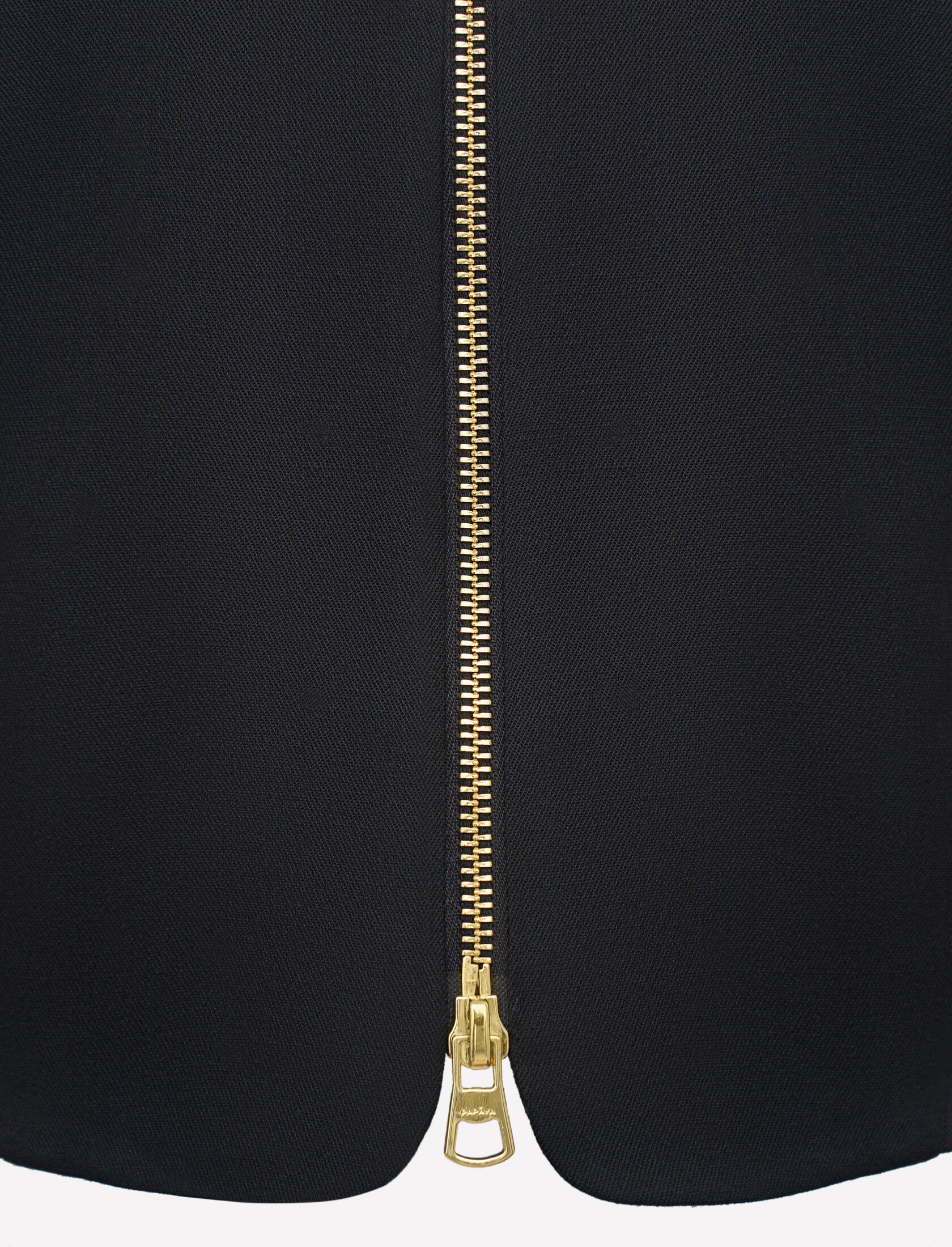 Костюмный жилет на молнии