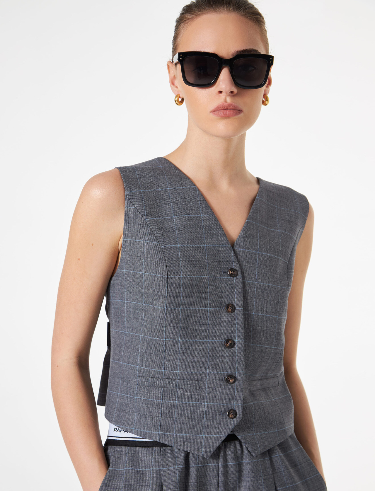 Костюмный жилет