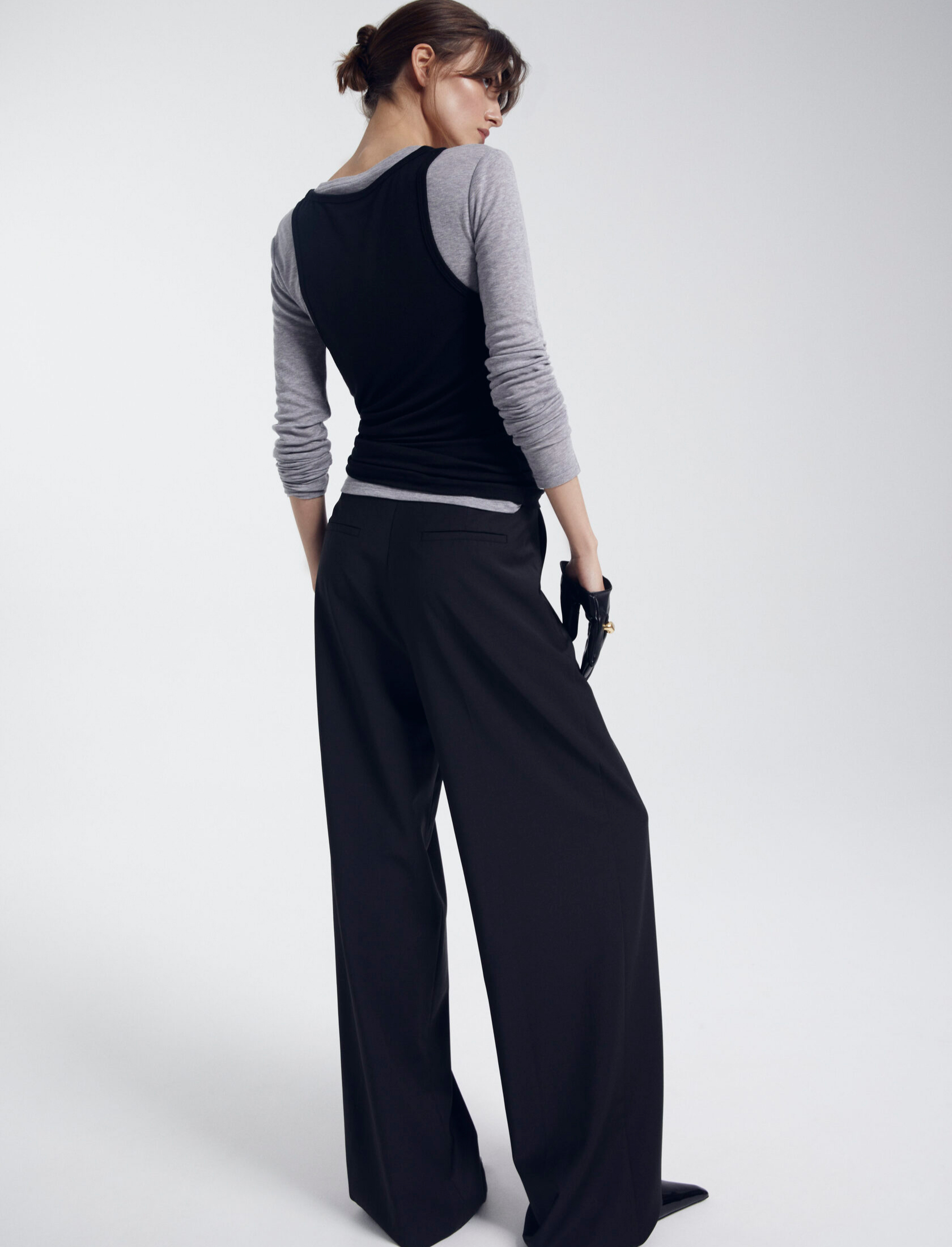 Брюки с защипами свободного кроя